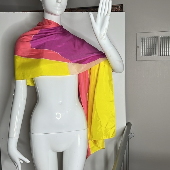 Large Long 100% Silk Geometric Shawl Scarf Wrap 70”x24” - Picture 4 of 6